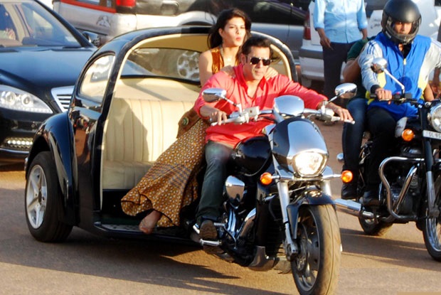 Salman Khan and Jacqueline on a three wheeled vehicle in Kick